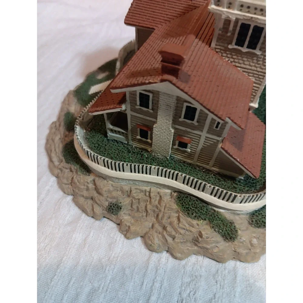1993 Danbury Mint East Brother Lighthouse Richmond California Retired EUC